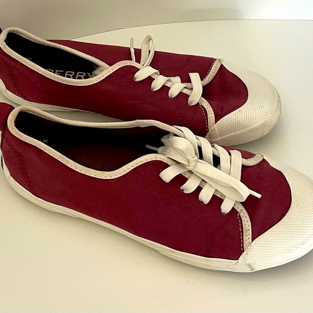 Sperry Women's Burgundy Canvas Sneakers Size 7.5 Lace Up Closure Memory Foam - Picture 1 of 10